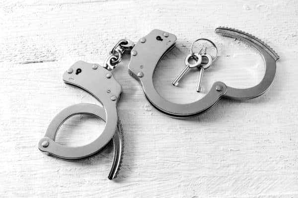 Citizen Arrest Laws in Vista, California: CA Penal Code 837 (PC) 1 A pair of handcuffs like those that could be used in a citizens arrest in california